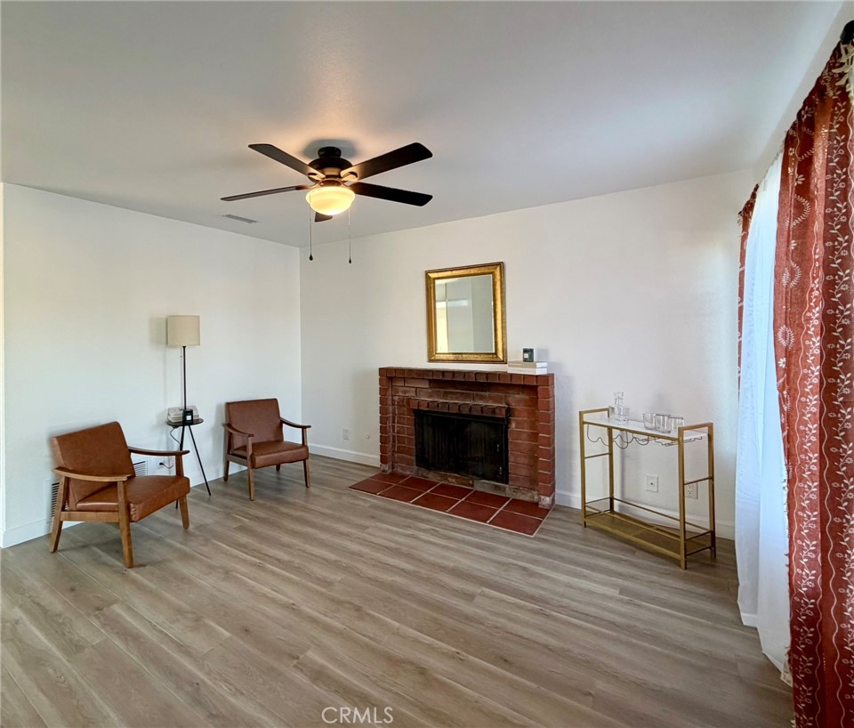 1929 Lynda Lane Property Photo 2