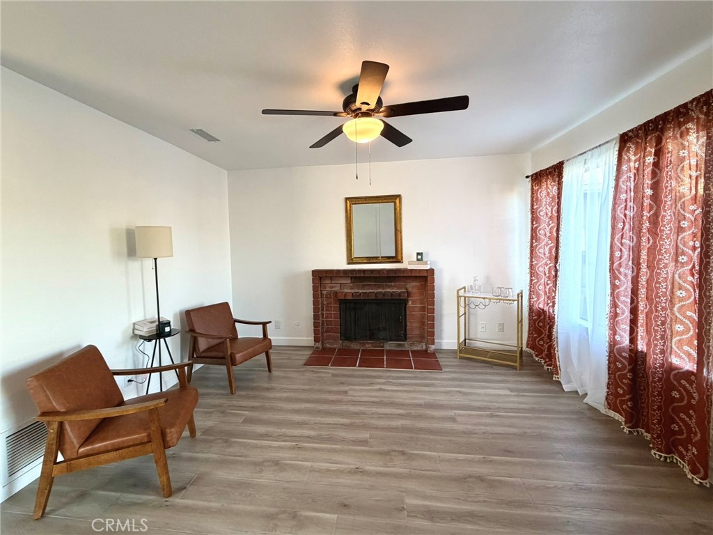 1929 Lynda Lane Property Photo 3