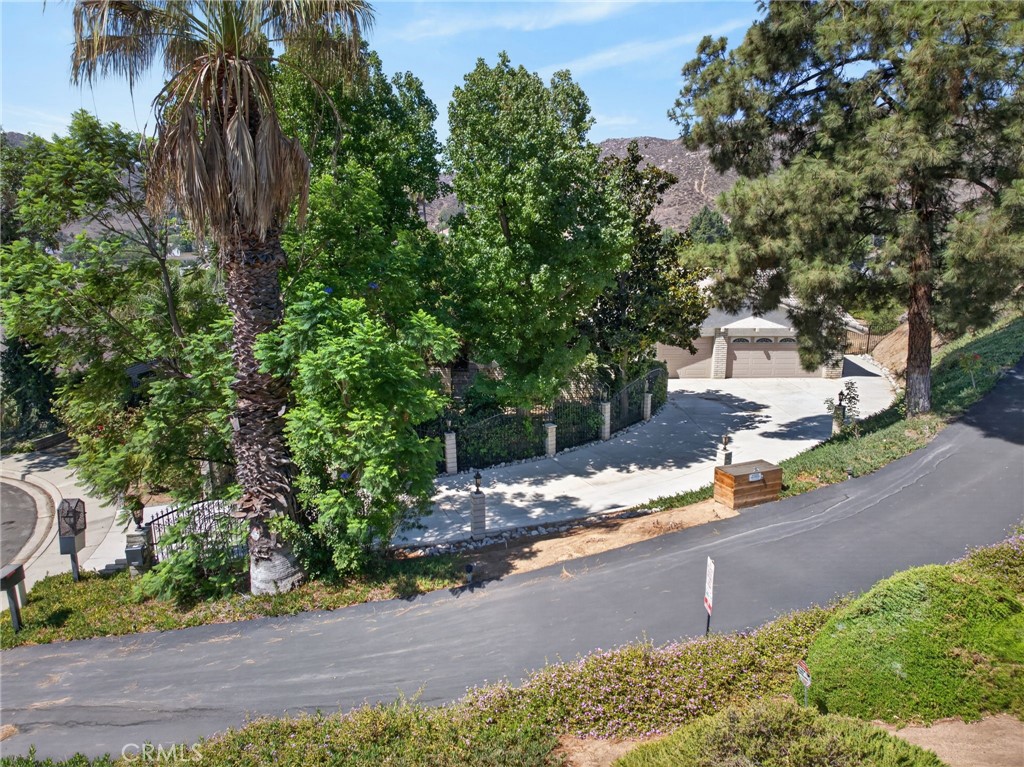 5462 Sierra Vista Property Photo 3