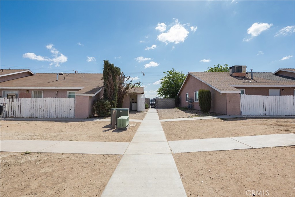 11211 La Habra Property Photo 4