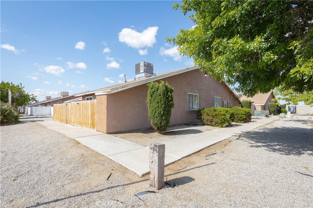 11211 La Habra Property Photo 7
