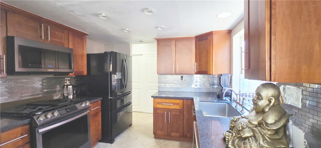 2301 Firebrand Avenue Property Photo 12