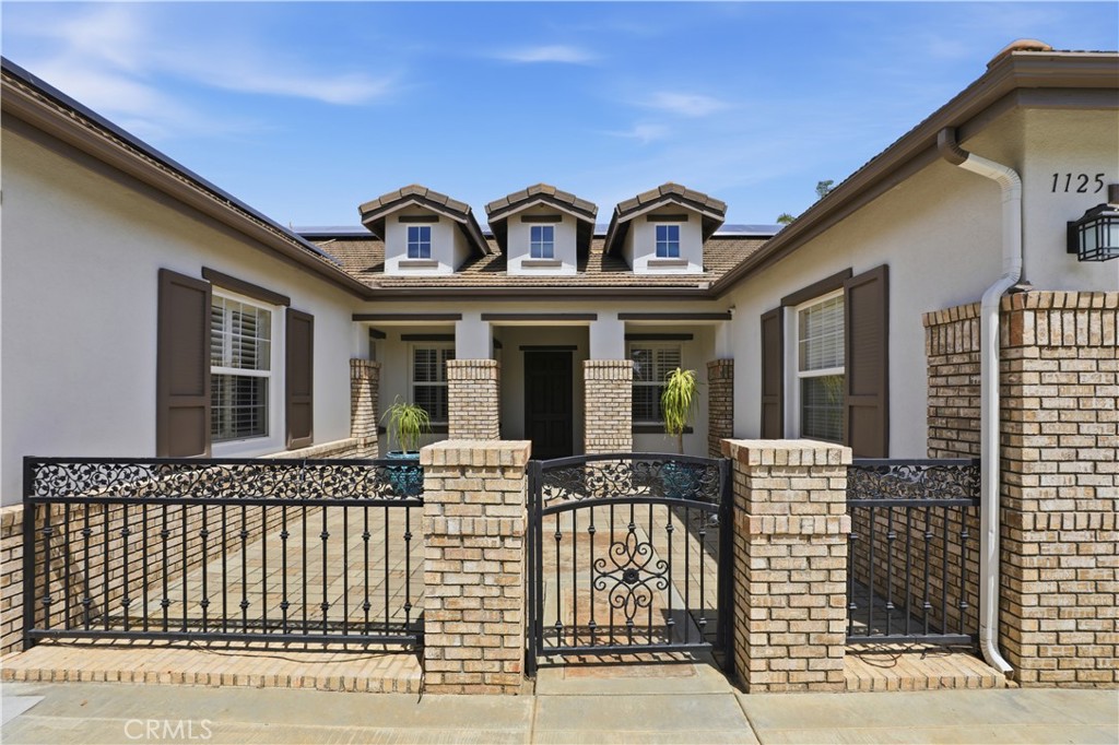 1125 Pamplona Property Photo 6