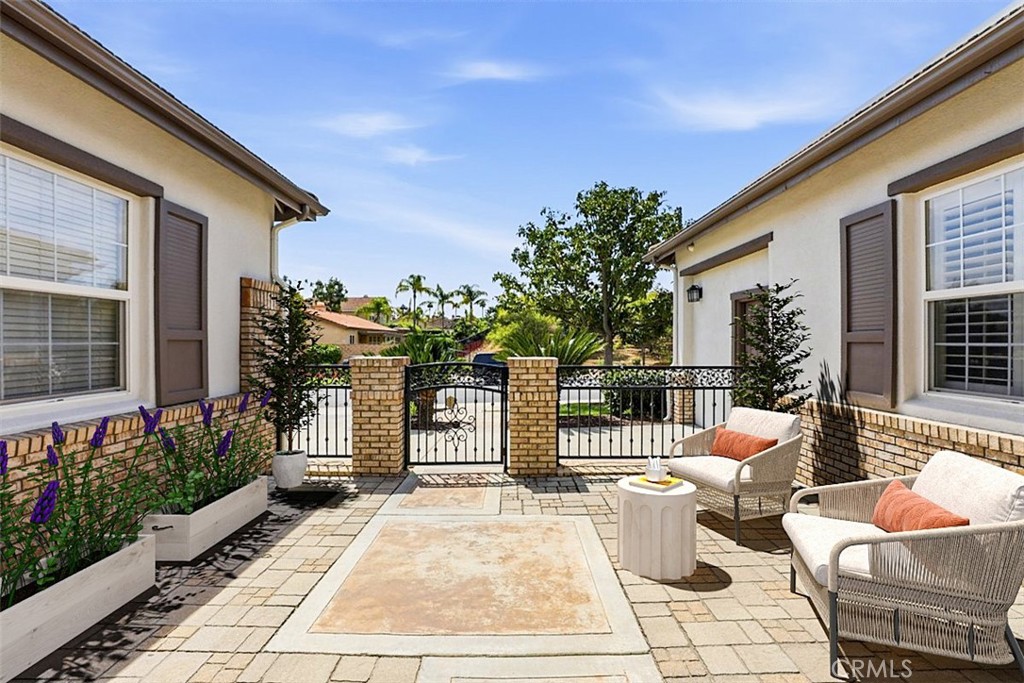 1125 Pamplona Property Photo 7