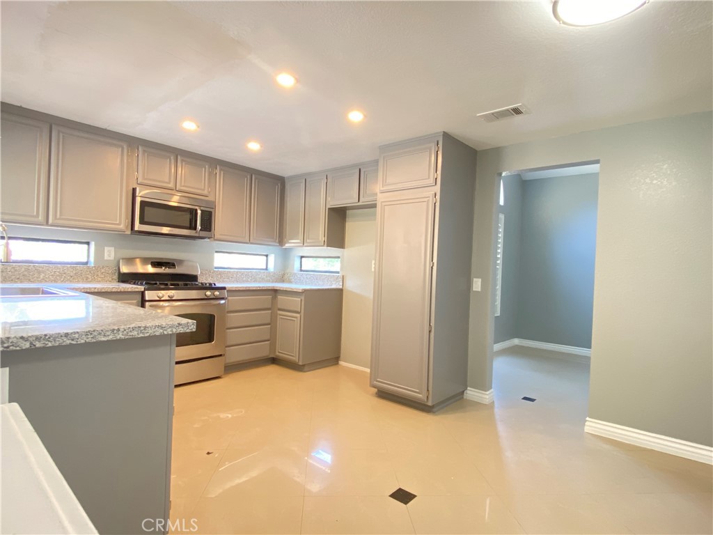 964 Summitridge Drive Property Photo 4