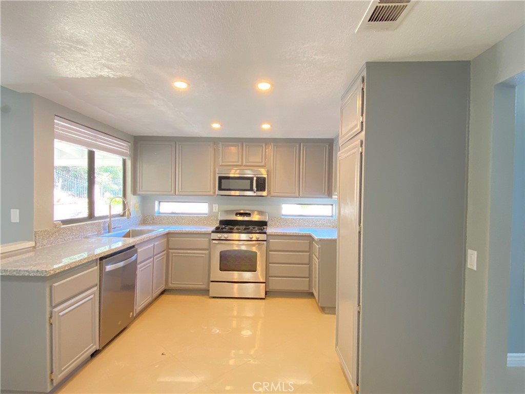 964 Summitridge Drive Property Photo 5