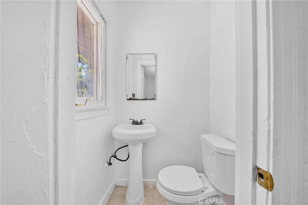 1717 Massachusetts Property Photo 10