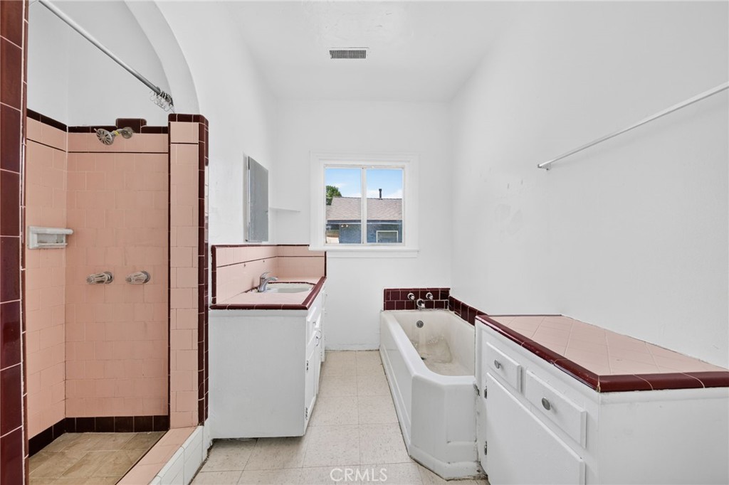 1717 Massachusetts Property Photo 11