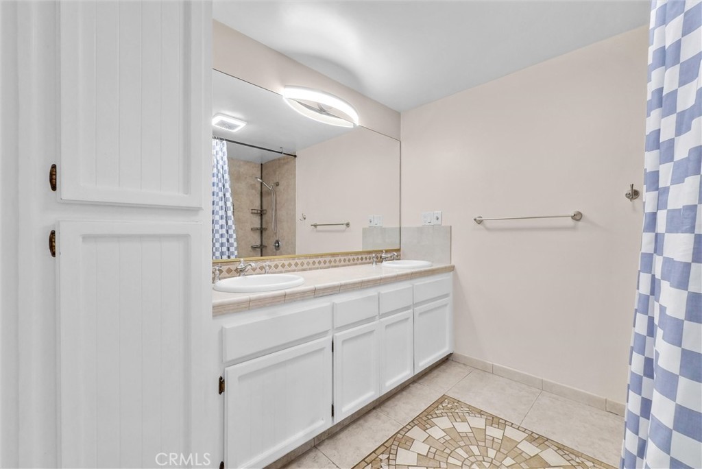1505 Gratton Street Property Photo 5