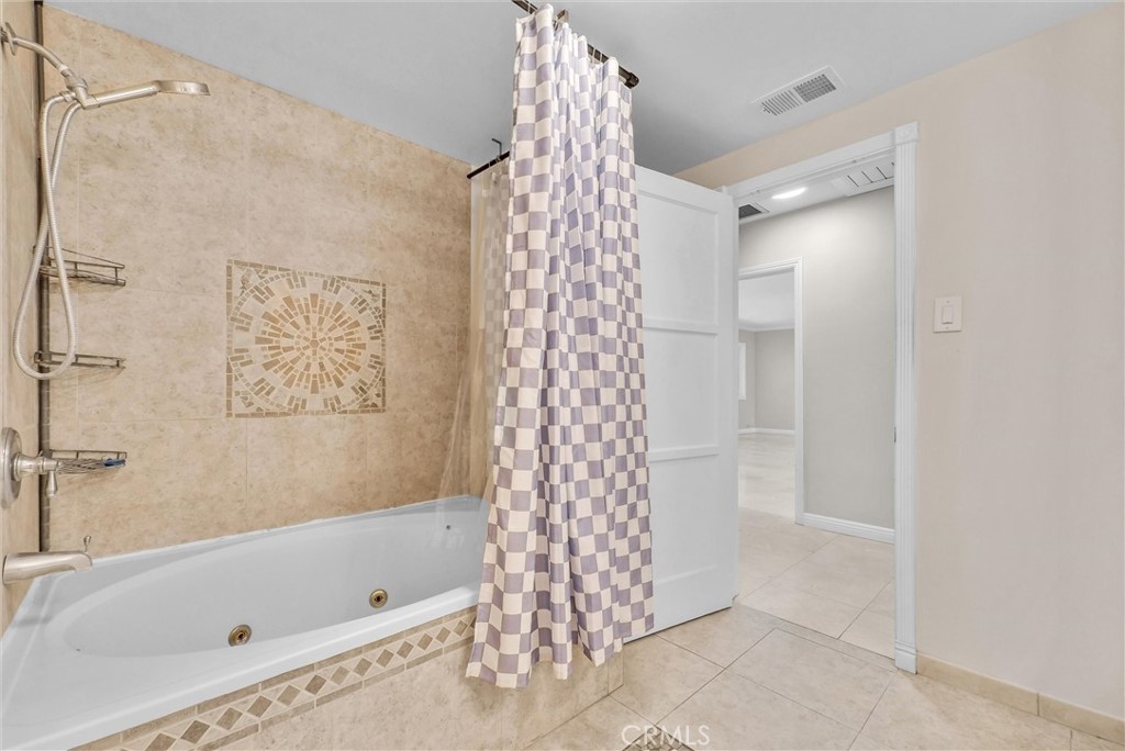 1505 Gratton Street Property Photo 6