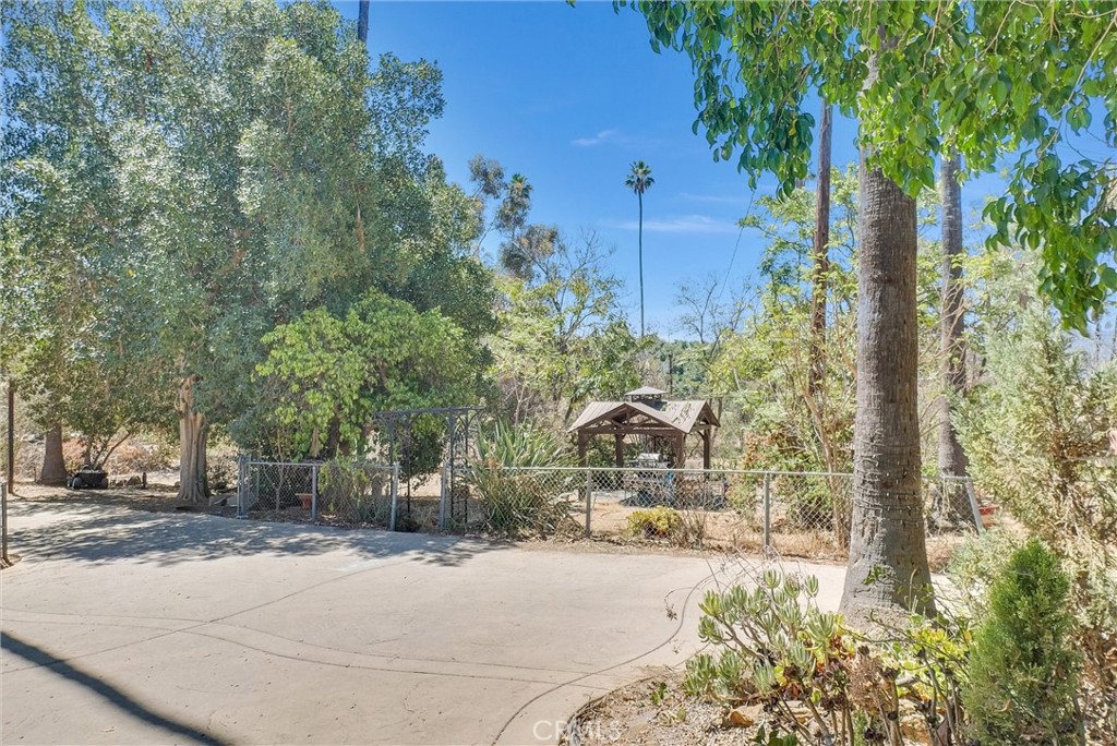 1505 Gratton Street Property Photo 52