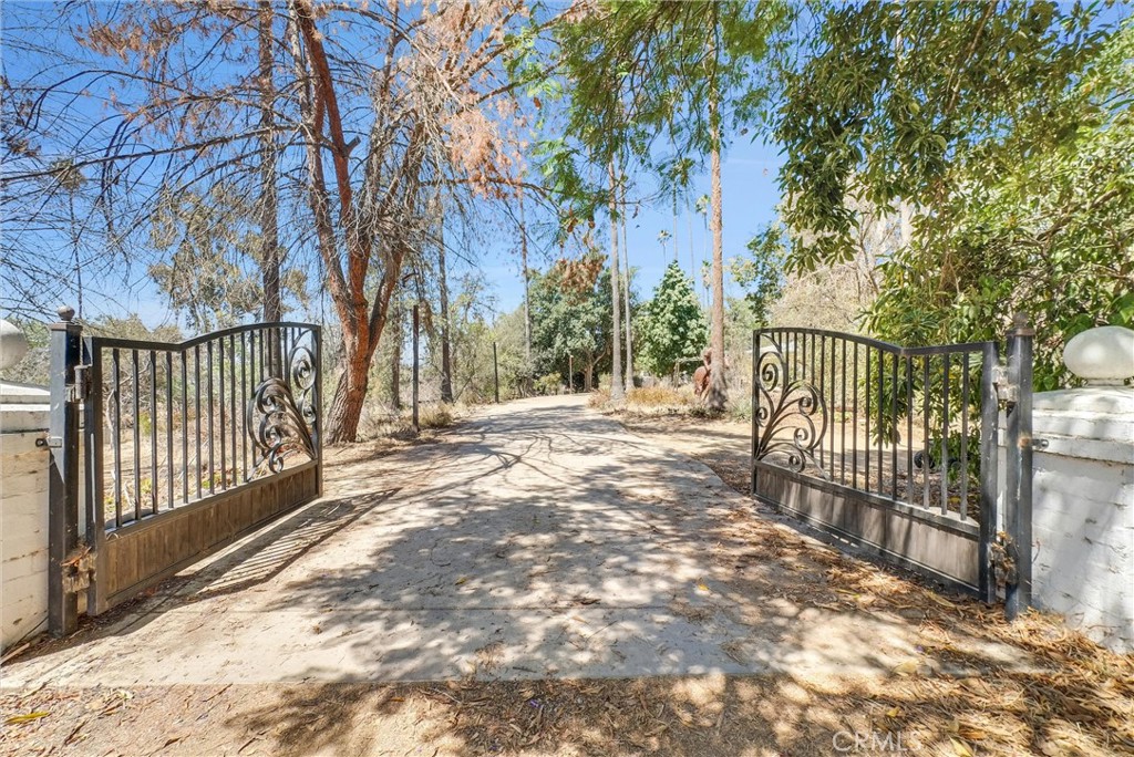 1505 Gratton Street Property Photo 55