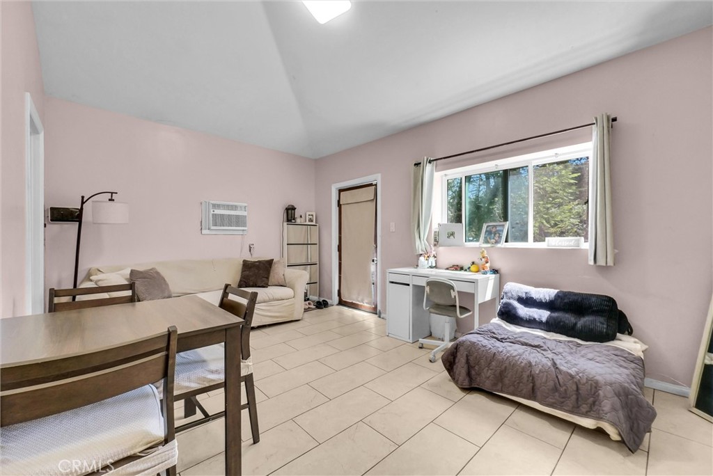 1505 Gratton Street Property Photo 56
