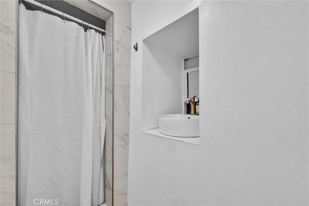 1505 Gratton Street Property Photo 61