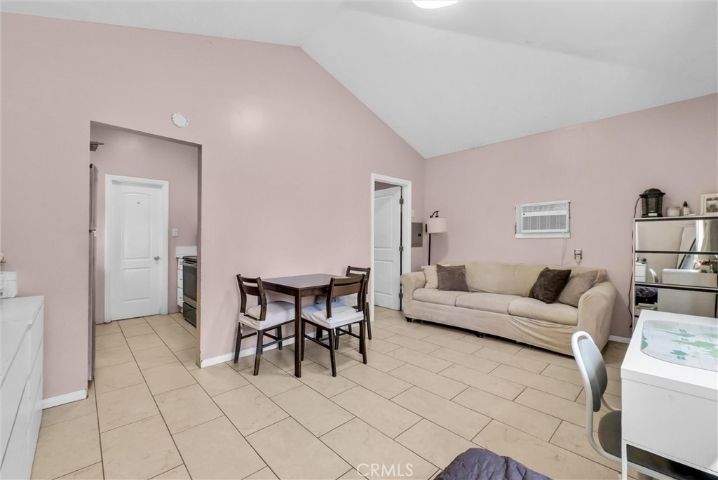 1505 Gratton Street Property Photo 63