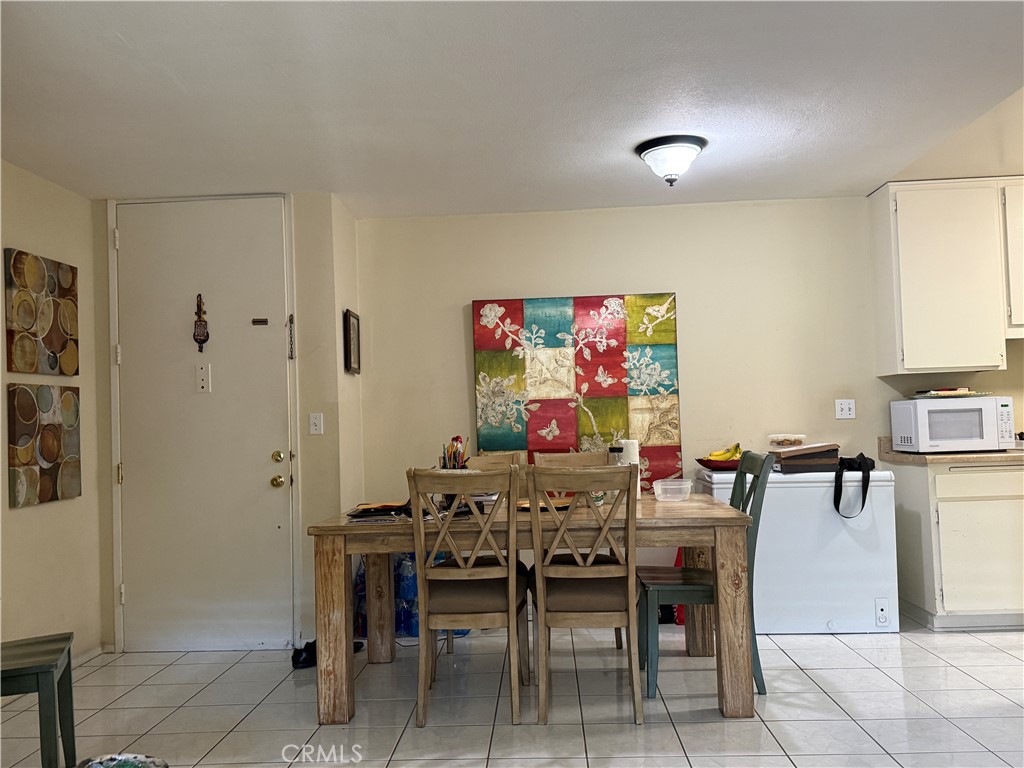 576 N Bellflower Property Photo 3