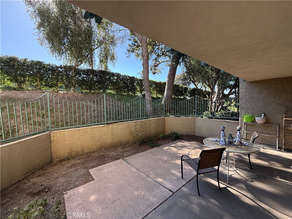 576 N Bellflower Property Photo 5