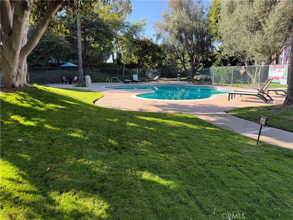 576 N Bellflower Property Photo 8