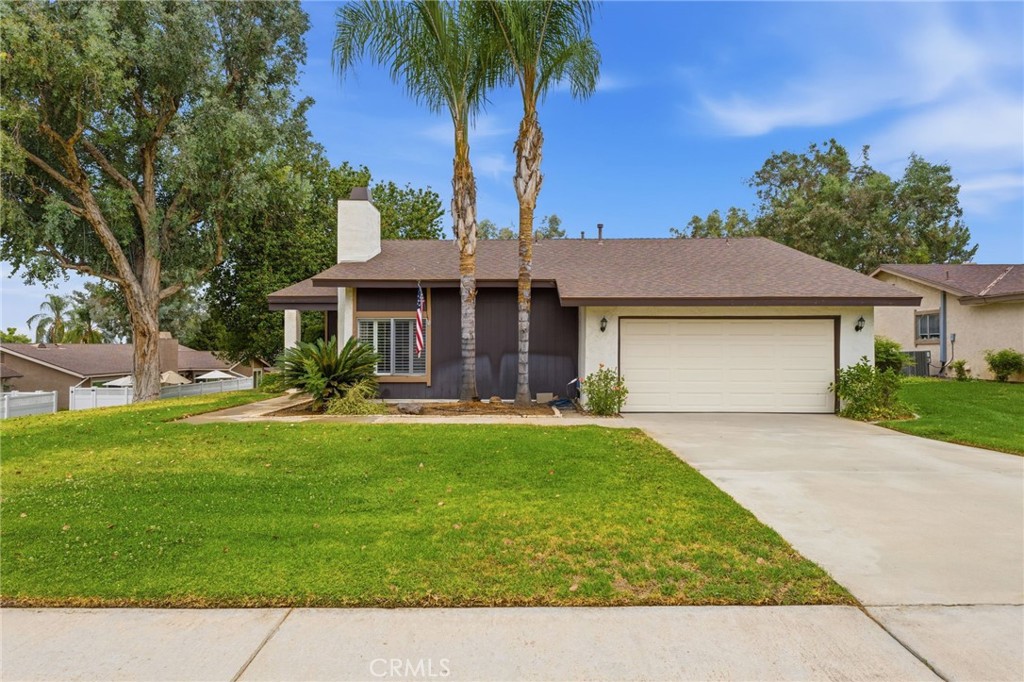 803 E Palm Property Photo 3