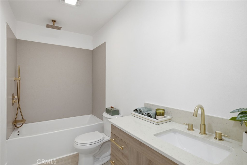 21009 Brentwood Property Photo 4