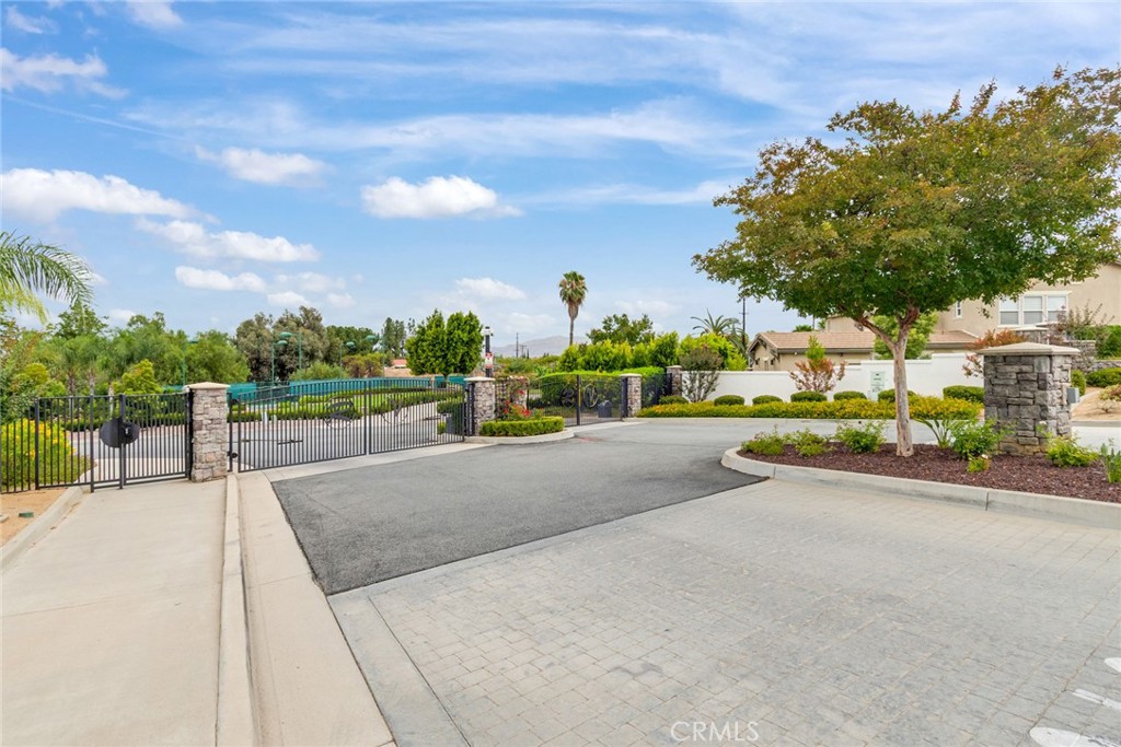1261 Pamplona Drive Property Photo 3