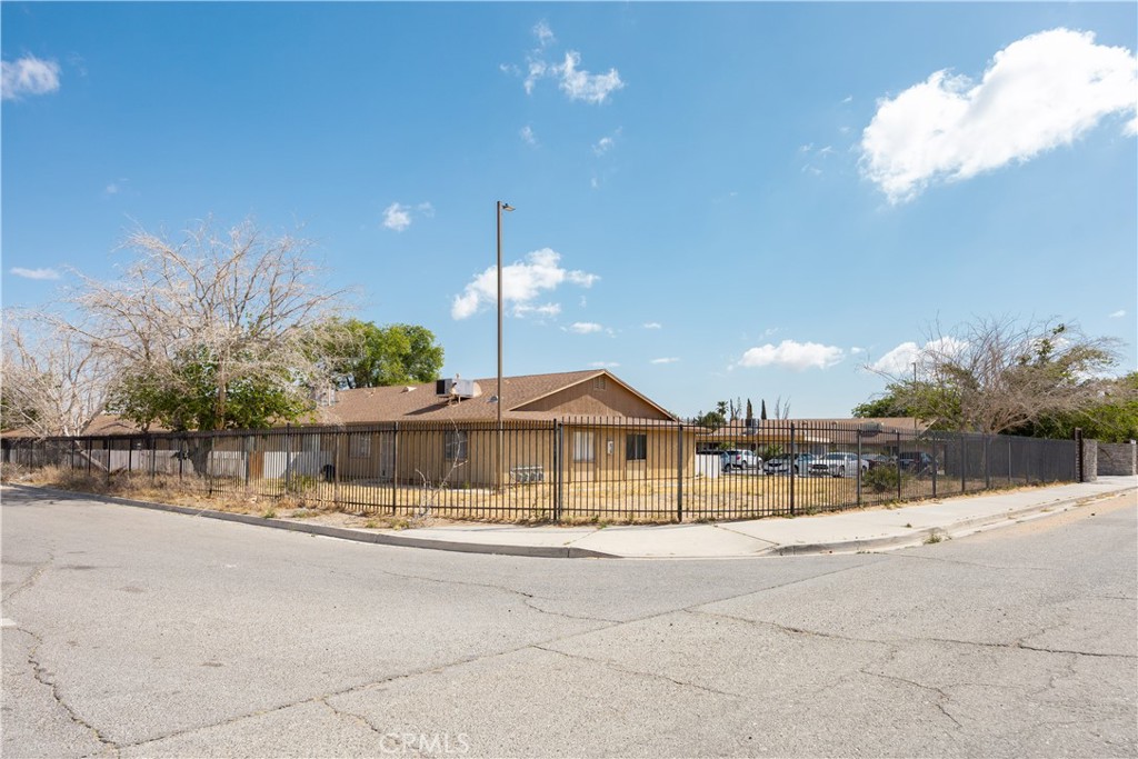 11200 Chamberlaine Property Photo 2
