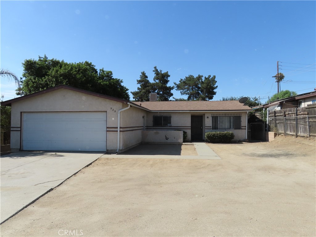 925 Navajo Road Property Photo 1