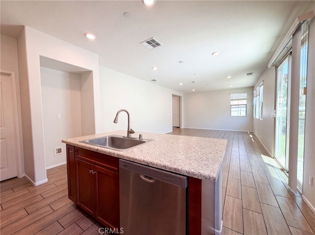 30401 Village Terrace Property Photo 6