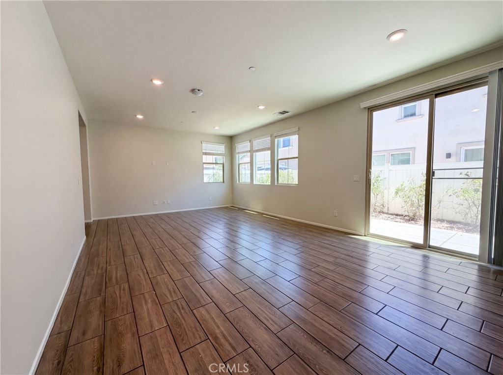 30401 Village Terrace Property Photo 8
