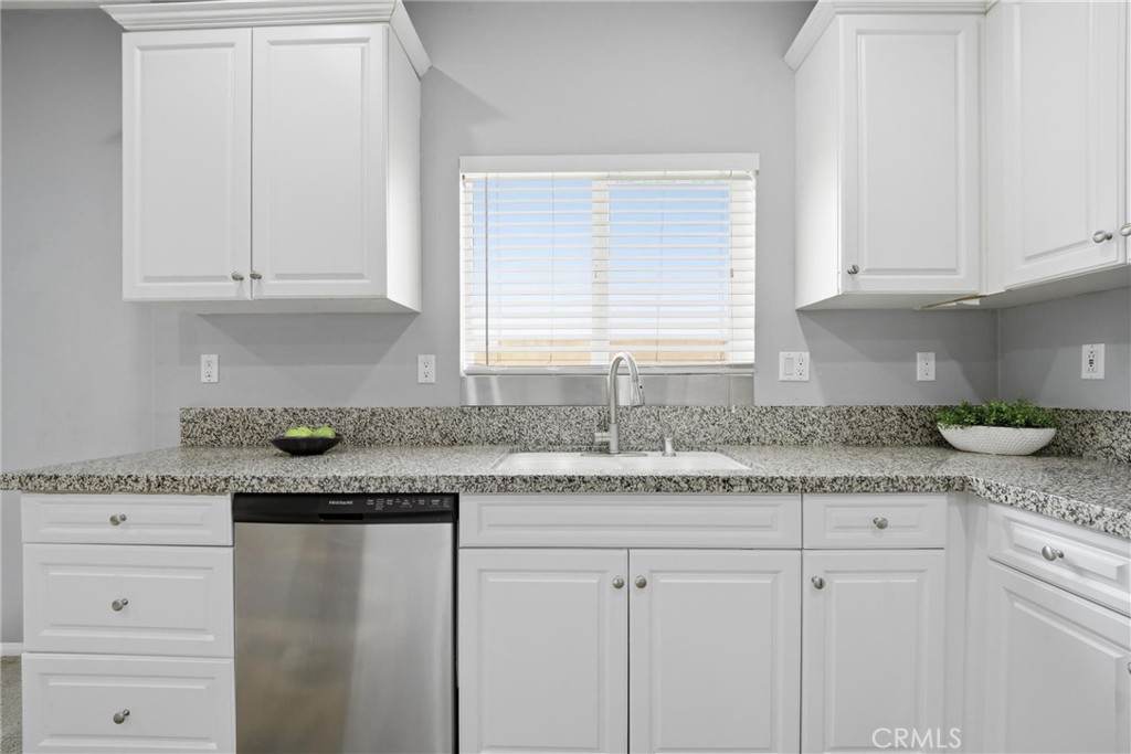 3142 S Newton Avenue Property Photo 7