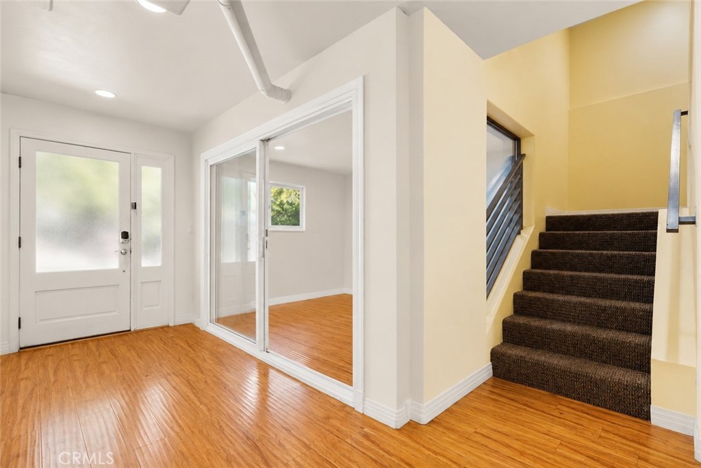 11622 Oxnard Street Property Photo 4
