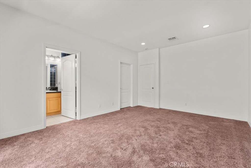 11622 Oxnard Street Property Photo 16