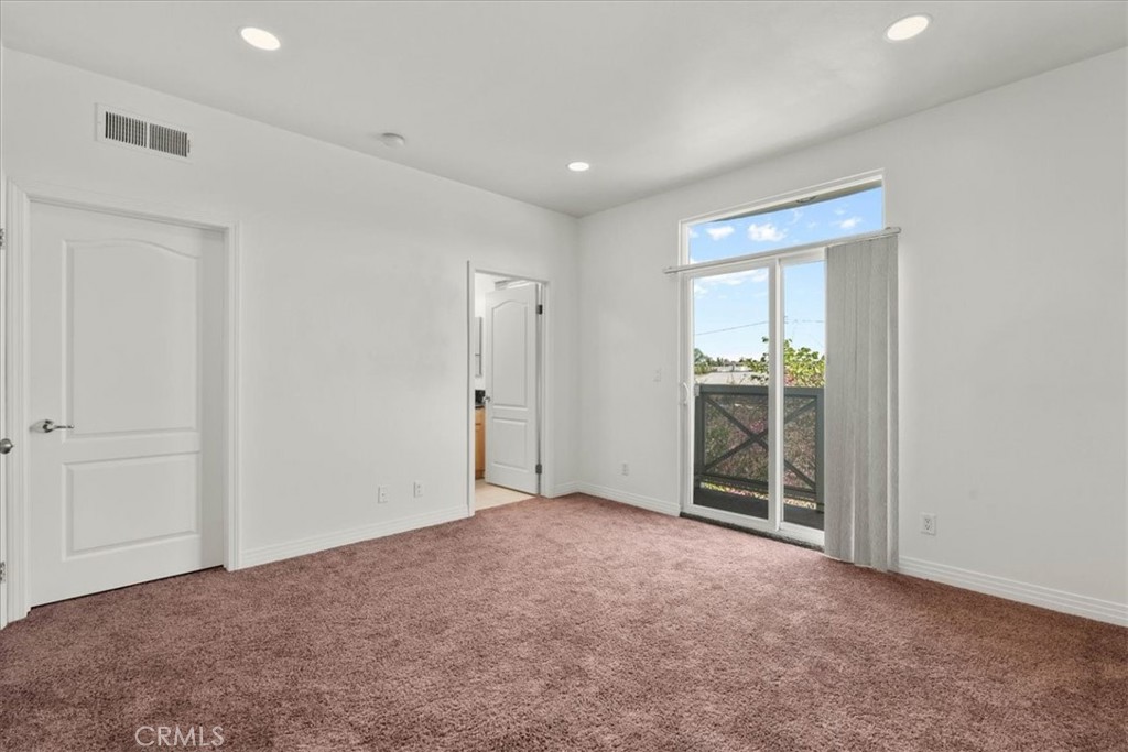 11622 Oxnard Street Property Photo 20