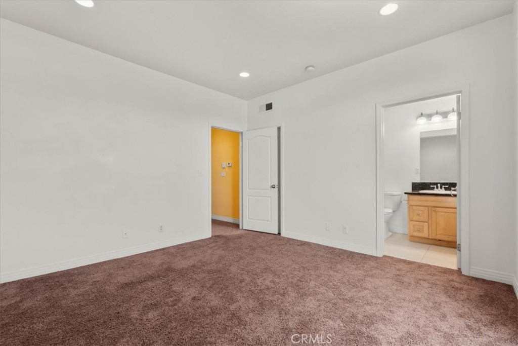 11622 Oxnard Street Property Photo 21