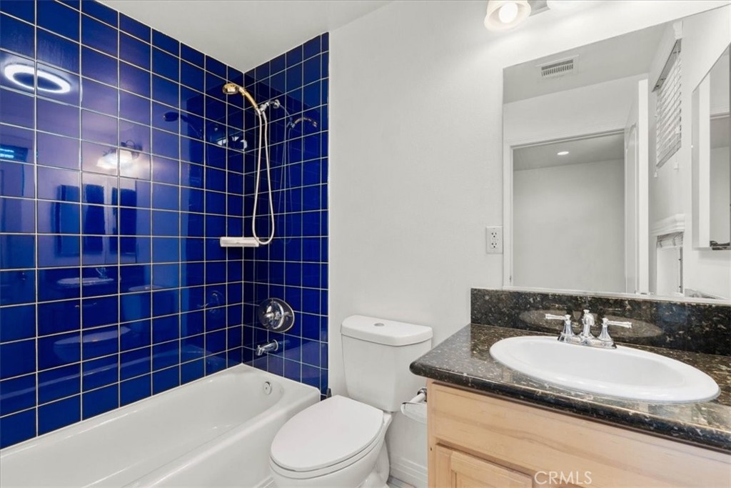 11622 Oxnard Street Property Photo 23