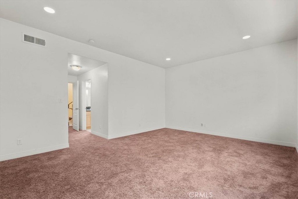 11622 Oxnard Street Property Photo 25