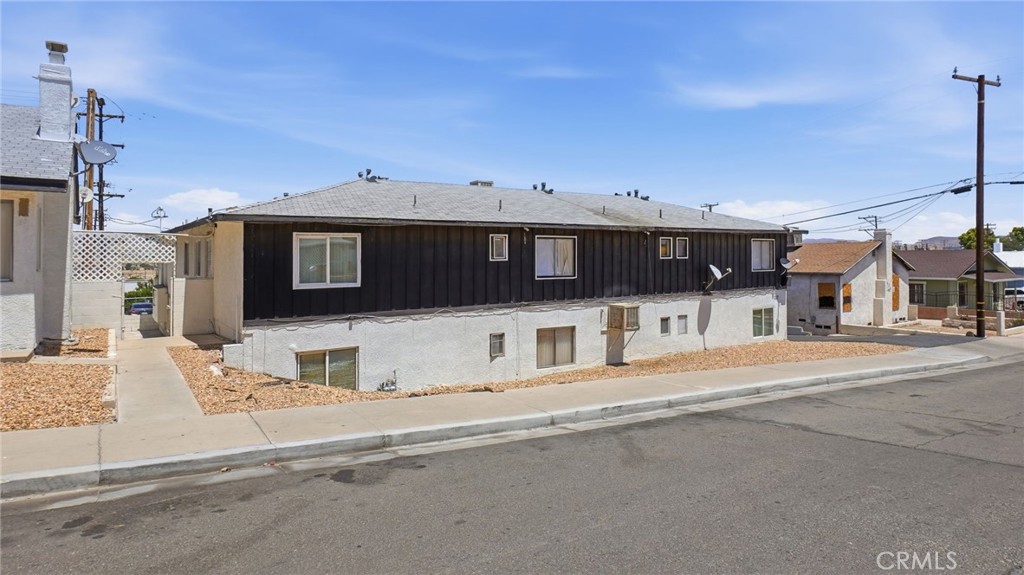 511 E Fredricks Property Photo 1