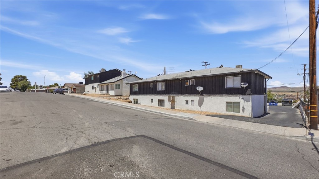 511 E Fredricks Property Photo 3