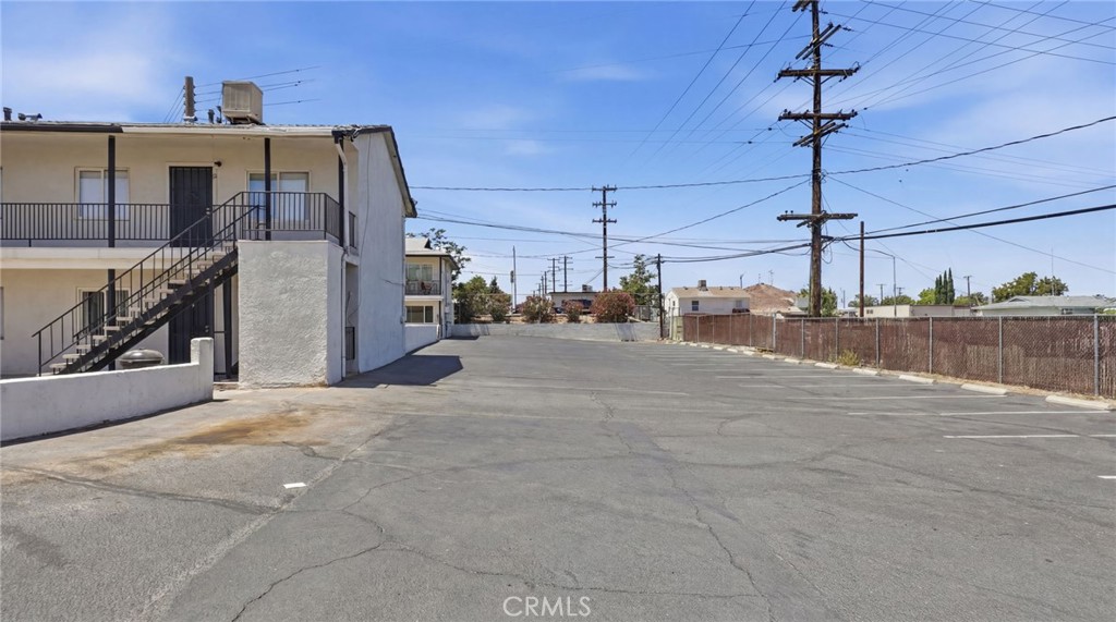 511 E Fredricks Property Photo 4