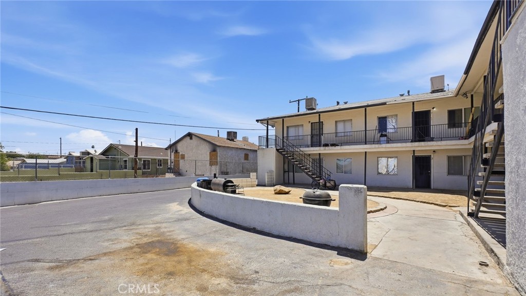 511 E Fredricks Property Photo 6