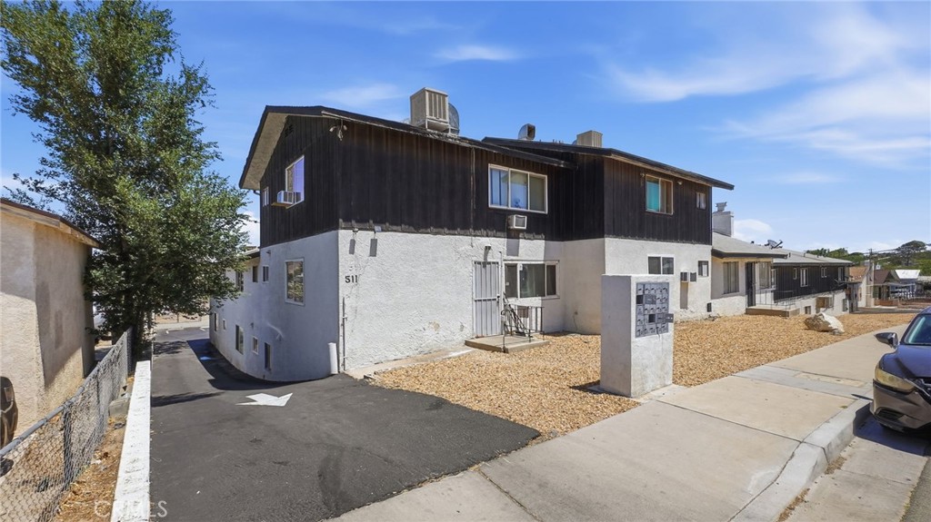 511 E Fredricks Property Photo 13