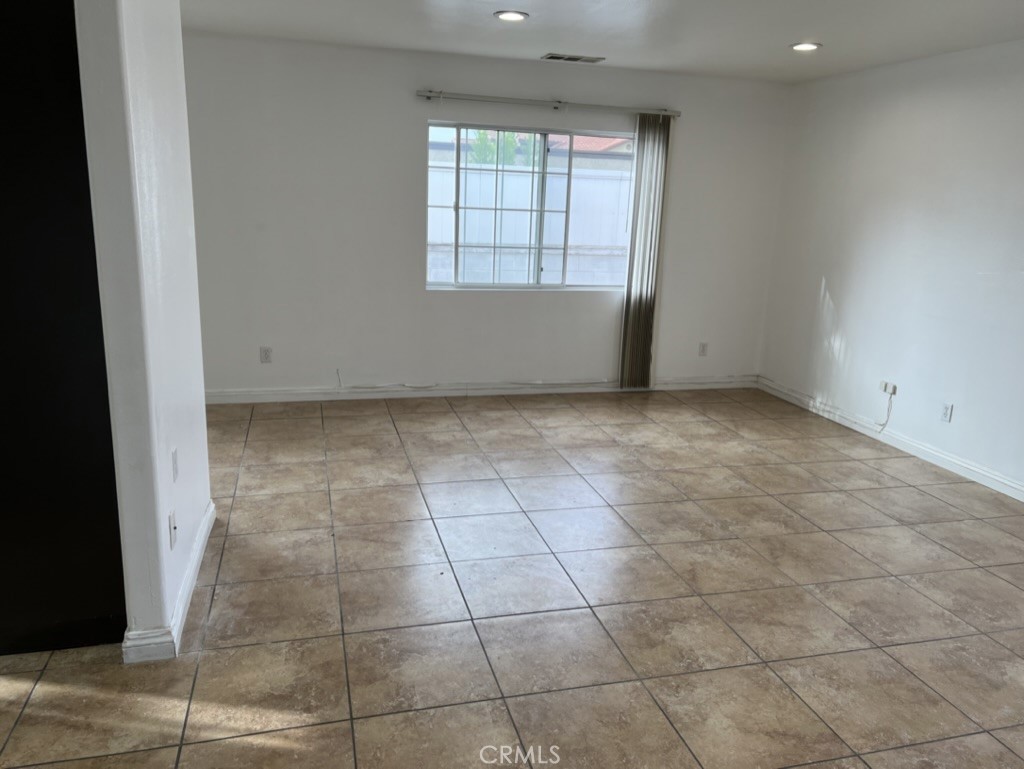 5112 N Sunflower Property Photo 4