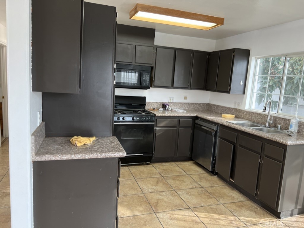 5112 N Sunflower Property Photo 6