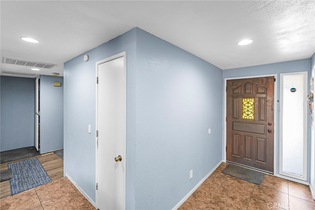 18025 Juniper Street Property Photo 3