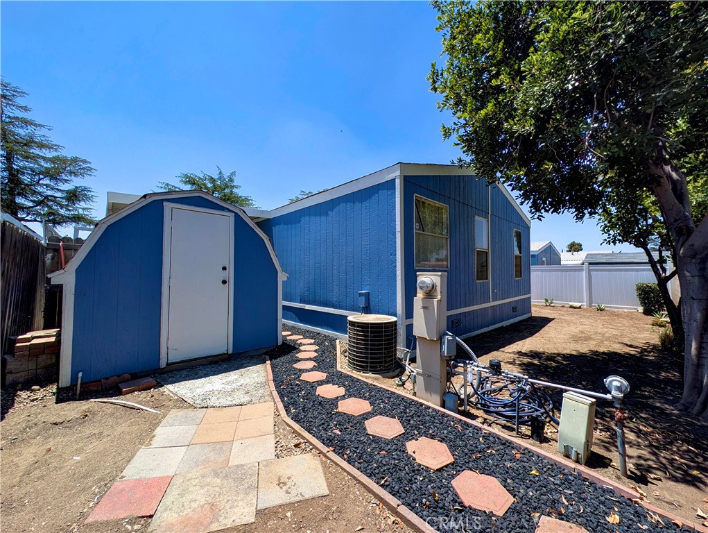 1721 E Colton 32 Property Photo 8