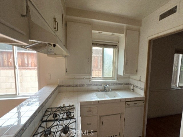 7106 Jellico Avenue Property Photo 9