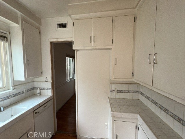7106 Jellico Avenue Property Photo 10