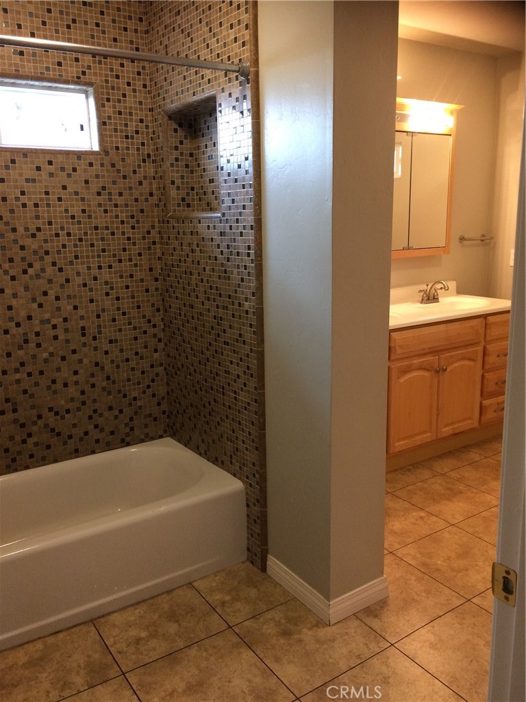 1034 2nd Place Property Photo 3