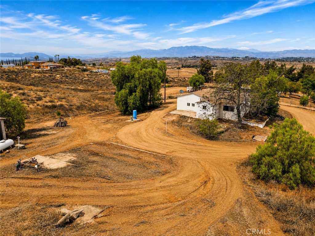 15953 Cajalco Road Property Photo 7