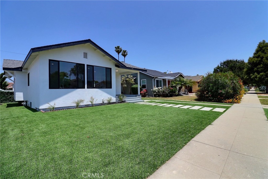 2015 W 42nd Place Property Photo 2